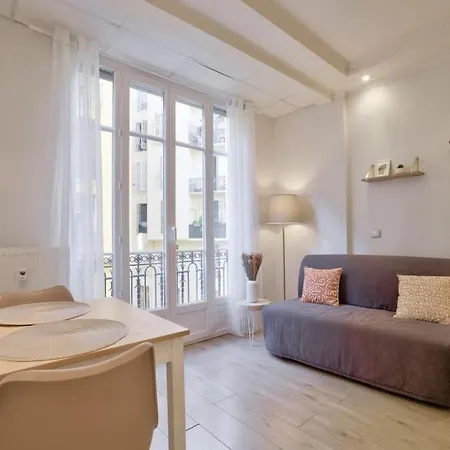 Beautiful Studio Near The Heart Of Apartment