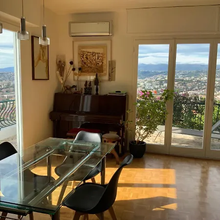 Hébergement de vacances Beautiful With Panoramic View Over Nice