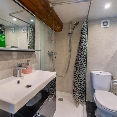 View On Principal Massena Place, 2 Min Walk Apartment *
