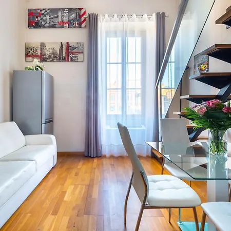 View On Principal Massena Place, 2 Min Walk Apartment Nice