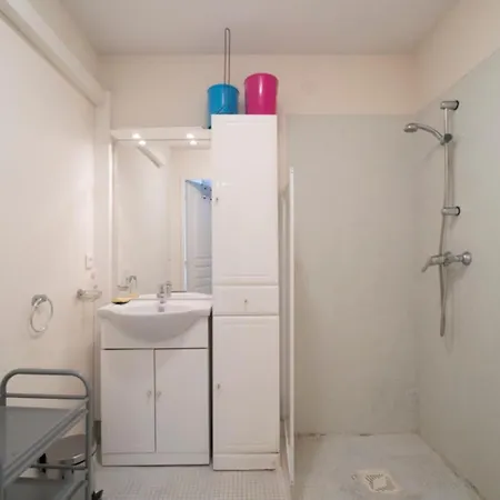 Charming Studio With Balcony In Apartment Nice