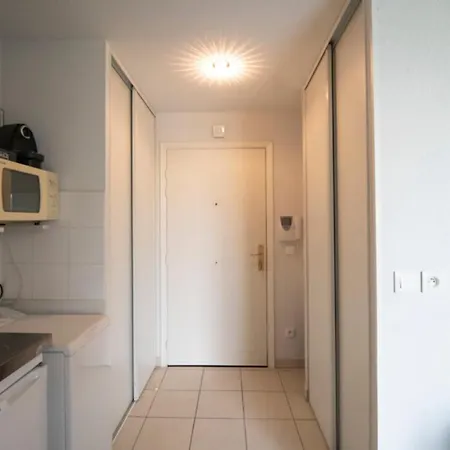 Apartment Charming Studio With Balcony In