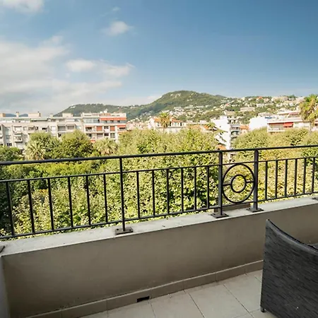 Apartment Charming Studio With Balcony In