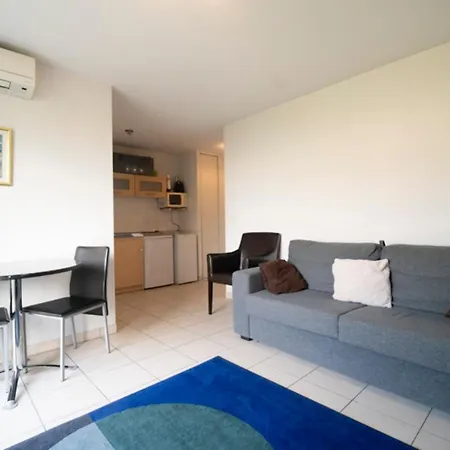 Charming Studio With Balcony In *