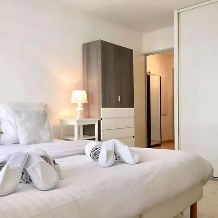 Modern And Peaceful Flat With Terrace And Parking * Nice