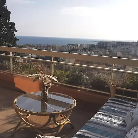 Centre Vue Avec Piscine Pour Famille, Couple D'amis Pas De Groupes De Jeunes Autorisés Appartement Nice