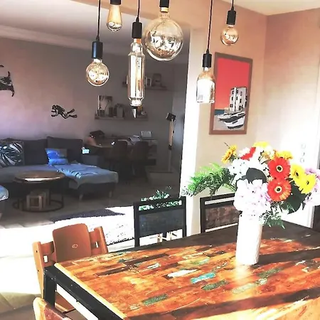 Centre Vue Avec Piscine Pour Famille, Couple D'amis Pas De Groupes De Jeunes Autorisés *