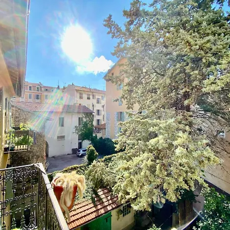Lovely & Sunny Loft Heart Of With A/c! Nice
