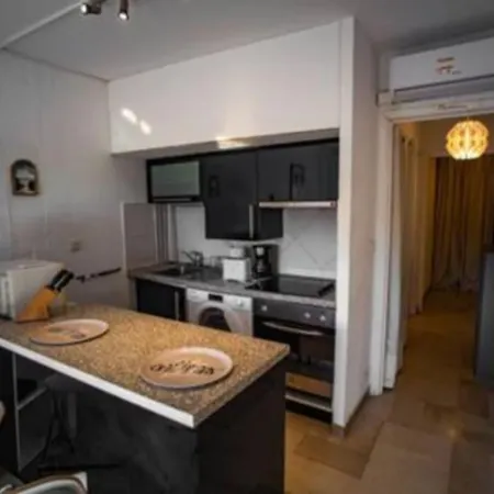 Dans Belle Parking Et Piscine Apartment *