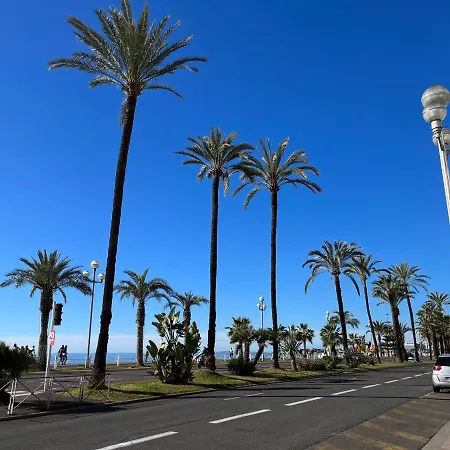 Promenade Des Anglais, 7e Etage, Vue Degagee Sur La Mer