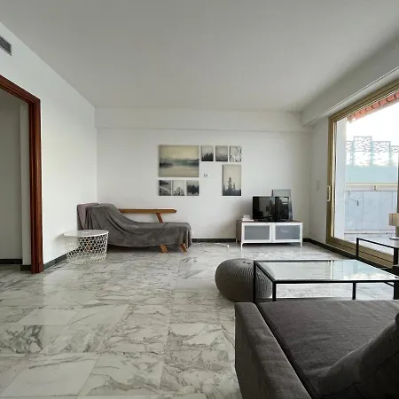 Promenade Des Anglais, 7e Etage, Vue Degagee Sur La Mer Apartment *