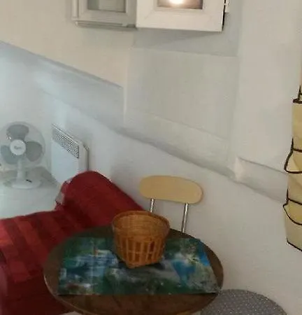 Studio Vieux Apartment *