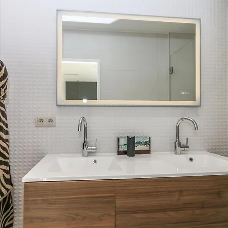 Appartement Modern Walking Distance To Beach In Carre D'or