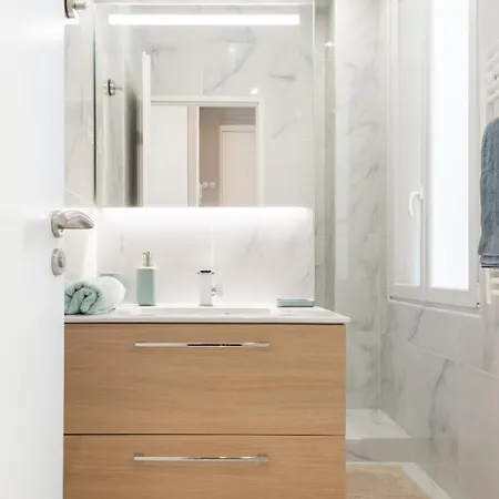 Modern - Promenade Des In Appartement