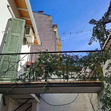 House Of 120m In The Center Of