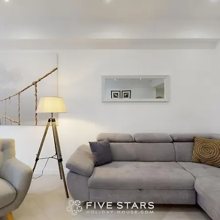 Grand Promenade Five Stars House Appartement