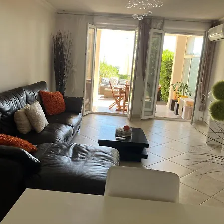 2 Pieces Vue Avec Jardin Piscine * Nice