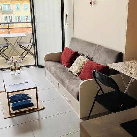 Apartment Studio And Its Terrace View Nice