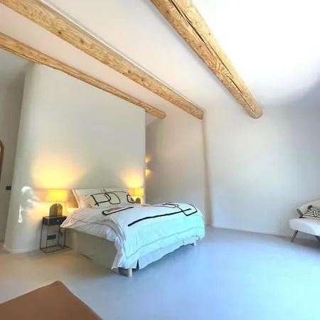 Exotic 4 Bedroom Near Aix En Provence Villa