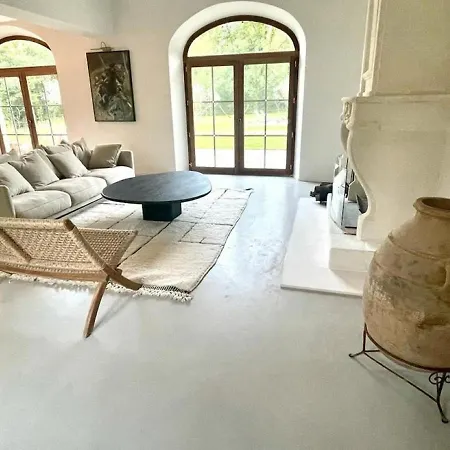 Exotic 4 Bedroom Near Aix En Provence * Nice