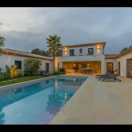 Beautiful 5 Bedrooms Villa, A Shelter In Lush Greenery Villa Nice
