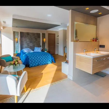 Beautiful 5 Bedrooms Villa, A Shelter In Lush Greenery * Nice