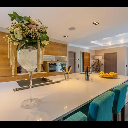 Beautiful 5 Bedrooms Villa, A Shelter In Lush Greenery Villa *