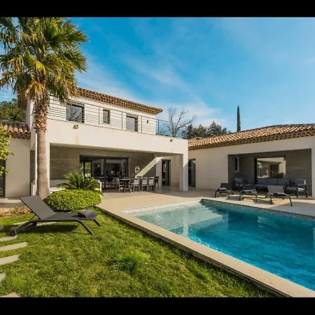 Beautiful 5 Bedrooms Villa, A Shelter In Lush Greenery Villa *