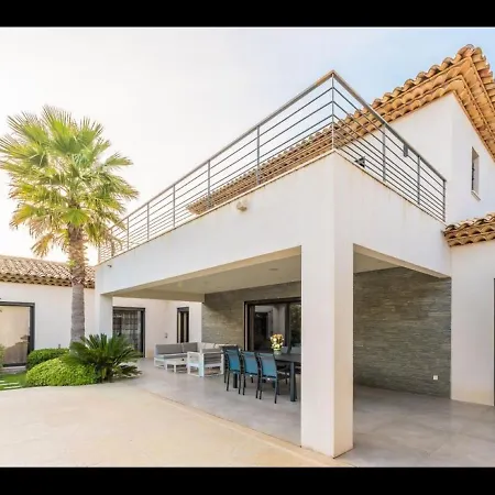 Villa Beautiful 5 Bedrooms Villa, A Shelter In Lush Greenery