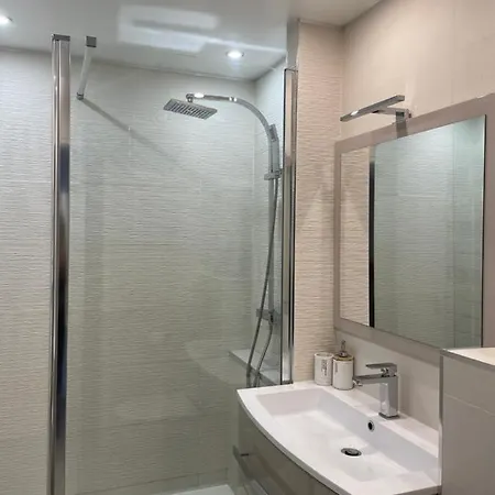Appartement Neuf Près De La *