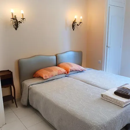 Large 2br Sunny 20 Meter Terrace Parking Shops Appartement