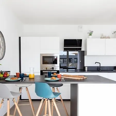 L17 Arenas 3 Balconies/parking, 5mins To The Sea *