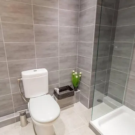 Apartment L13 Staywiz Us - Flat 5mins Walk To Ac Balcon Wifi *