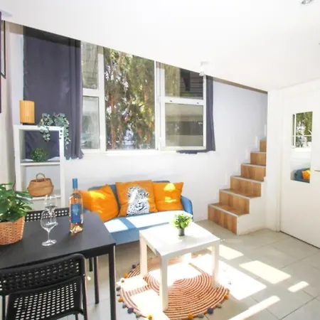 Louisa Yourhosthelper Apartment