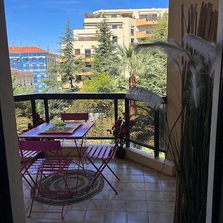 Grand Center At 2 Minutes Walk From The Appartement
