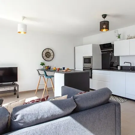 Apartment L17 Arenas 3 Balconies/parking, 5mins To The Sea