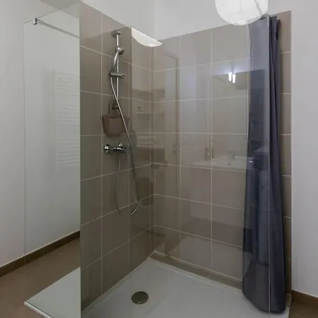 Apartment L17 Arenas 3 Balconies/parking, 5mins To The Sea
