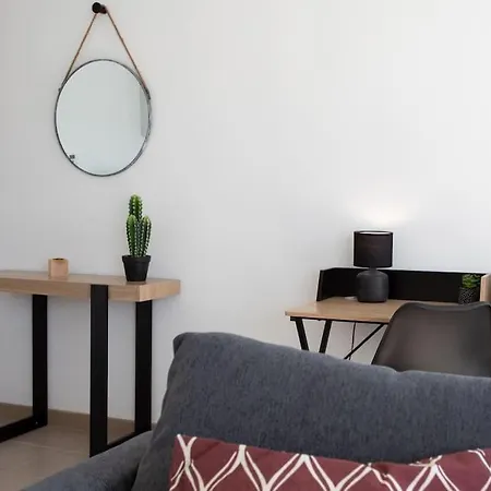 L17 Arenas 3 Balconies/parking, 5mins To The Sea Apartment
