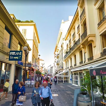 Haliviera - Golden Square, 1min From *