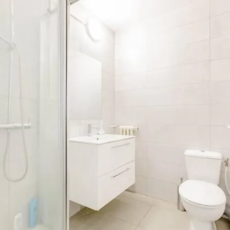 Séjour chez l'habitant Private In Renovated - Tram 1 Min Walk