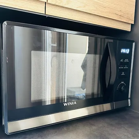 Appartement The - 3 Rooms, 3air Cond, 3tv, 3fans, 2 Wc, Wifi Everywhere 5min Aeroport, Train, Beach, 1min Tram, 15 Min Centre, Port, Parking Possible *