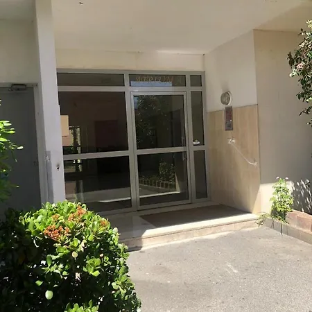 Luxurious Near The Airport Apartment *