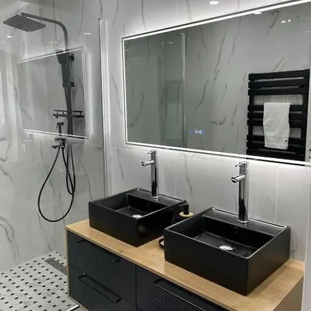 Superbe Carre Delfino Port De Appartement *