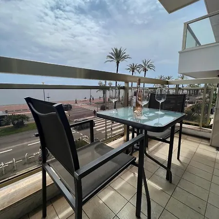 2 Crossing With Private Parking 4 Beds Two Double Bed And 2 Single Bed With 2 Balconies In Promenade Des Anglais Street With Perfect Air Conditioner Cooler And Heater Nice