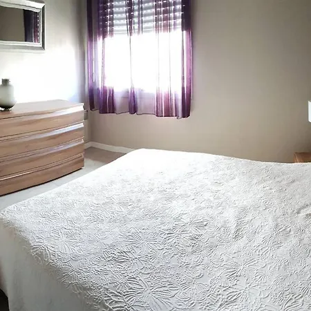 Apartment 2 Bedrooms Port, Balcony, Ac, Toys, Kids Beds *