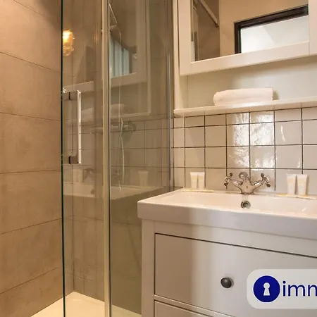 Air-conditioned In The Heart Of Old Appartement