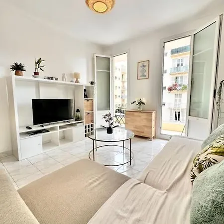 Cosy - 15 Min From - Free Parking * Nice