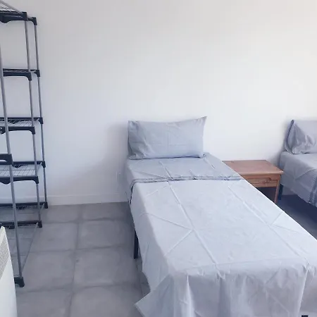 Appartement Renove 2023 Proche Aeroport 5min, Gare Sncf 2 Min, Tramway Au Pied De L'immeuble , Parking Possible, Renovated 2023 Near The Airport 5 Min, Train Station 2 Min, Tram Next To The Building 1 Min, Parking Possible *