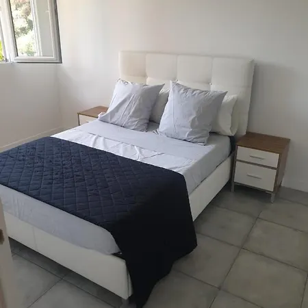 Appartement Renove 2023 Proche Aeroport 5min, Gare Sncf 2 Min, Tramway Au Pied De L'immeuble , Parking Possible, Renovated 2023 Near The Airport 5 Min, Train Station 2 Min, Tram Next To The Building 1 Min, Parking Possible *
