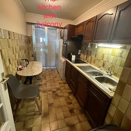 2 Crossing With Private Parking 4 Beds Two Double Bed And 2 Single Bed With 2 Balconies In Promenade Des Anglais Street With Perfect Air Conditioner Cooler And Heater Apartment